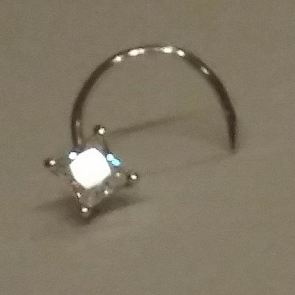 Nose/Lip Diamond Labret - Picture 2 of 3